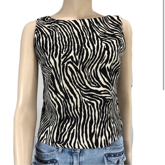 T & Company zebra sleeveless button on back blouse - Picture 2 of 13